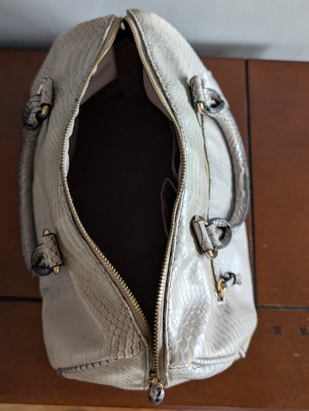 Grey Snake-Print Textured Handbag - Picture 4 of 12
